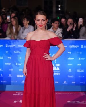 Elena de Lara Instagram - Cumplo 27, como el @festivalmalaga ✨️ 

🎬 MATUSALÉN, 5 DE ABRIL EN CINES 🎬