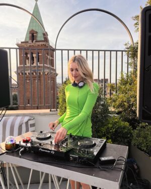 Eleonora Albrecht Instagram - Catch me around Roma this month…? 🎶 Aggiornamenti dei miei DJ set sempre nelle Stories. 💜 #dj #roma #djroma #donna #womandj #oara #oaradj #djoara #rome #luxuryevents #privatevents #aperitivo