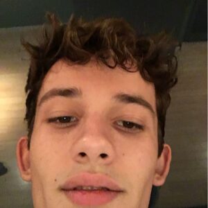 Eli Brown Instagram - Never fart in the shower