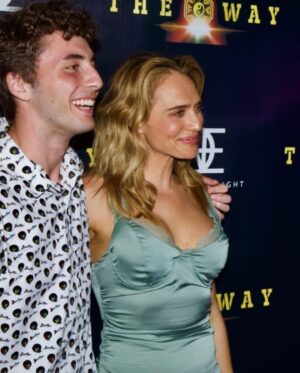 Eli Jane Instagram - The Way movie premier & red carpet! First leading lady role….so grateful! Got to experience it with friends, family, and my son. #redcarpet