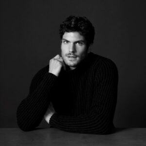 Elia Fongaro Instagram - • Non smettere mai di Sognare •
.
.
#limportanteecrederci
.
.
Ph: @cosimobuccolieri 
Styling: @simoneguidarelli
Make up: @dellortosilvia 
Hair: @elijagutierrez