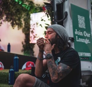 Elias Theodorou Instagram - #FBF with Poppa Smurf & the rest of the team @leafythingscanada for dope vibes @electricislandto #findweedfaster #ItsAlways420 🔥🌿💨💚👌🇨🇦