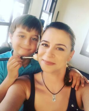 Elif İnci Instagram - Aşk'ı Ateş'im annesini ziyarette...#oğlumla #set #yalaza #trt1 #yakında