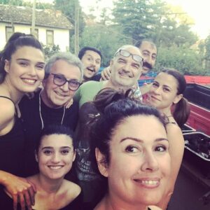 Elif İnci Instagram - Gün biter,set biter...ve keyif başlar...#set #yalaza #trt1  #osmansınav #mangal #keyfimiz