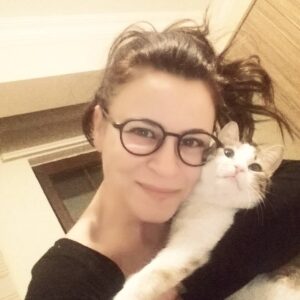 Elif İnci Instagram - Misafirim Mozi hanımla set sonrası aşk...#hayvanlarolmadanasla