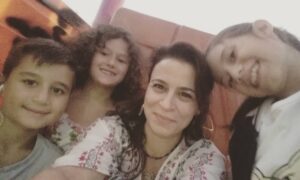 Elif İnci Instagram - Çocuklar gibiydim yeni yaşımı alırken...şükürler olsun.sevdiklerimle daha nicelere...gönül dolusu teşekkürler .......