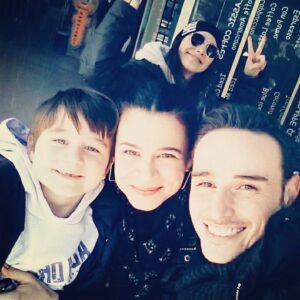 Elif İnci Instagram - ##karlarülkesi #zorluçocuktiyatrosu #oğlum la #harika #birgün #tnrgungor le birlikte ...
