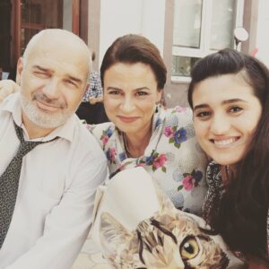 Elif İnci Instagram - Yine yeniden set...#çelik #ailesi #yalaza #dizi #taraklı #erdalcindoruk #gizemkoçer