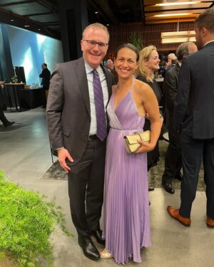 Elisa Strauss Instagram - An incredible night spent honoring two people that we should all learn from, Alisa and Dan Doctoroff. Living mentors, philanthropists, community leaders and innovators for @ujafedny So proud to attend this gala honoring them and the work they have accomplished in NY, Israel and other parts of the world.