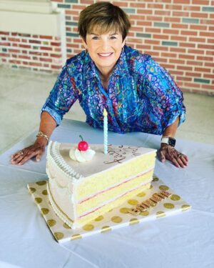 Elisa Strauss Instagram - A LOT has happened in the year since I shot the TV Show #FoodStars 
I was away a year ago for about a month. But when I was back my Aunt Bonnie @kbc4u celebrated a special birthday along with her grandson Gavin.

Coming up with a design for these two came to mind…I was inspired by my dear friend @rbicakes and his incredible cakes! I felt badly for “copying” him and he graciously said, “we are all inspired by each other and we borrow recipes, designs and more” ❤️❤️❤️

To please everyone the cake was two layers of vanilla cake and two layers of vanilla!