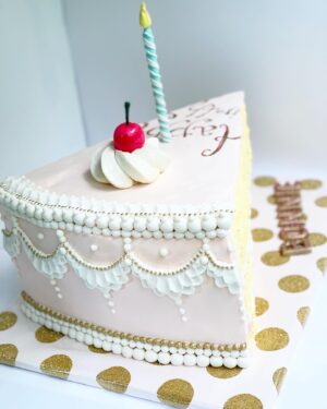 Elisa Strauss Instagram - A LOT has happened in the year since I shot the TV Show #FoodStars 
I was away a year ago for about a month. But when I was back my Aunt Bonnie @kbc4u celebrated a special birthday along with her grandson Gavin.

Coming up with a design for these two came to mind…I was inspired by my dear friend @rbicakes and his incredible cakes! I felt badly for “copying” him and he graciously said, “we are all inspired by each other and we borrow recipes, designs and more” ❤️❤️❤️

To please everyone the cake was two layers of vanilla cake and two layers of vanilla!