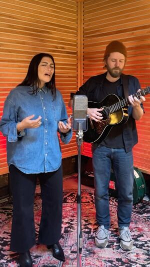 Élisapie Instagram - Californiamut. Loved translating this song in Inuktitut. It feels like it tells an Inuk story. 
All my love to Led Zep
who inspired and introduced to my uncles rock and roll 🙏🏽

@joegrassmusic 
@ledzeppelin @bonsound @yotankarecords @opakmediamusic 

#ledzepplin #goingtocalifornia #californiamut #inuktitut #salluit #nunavik #inuit
