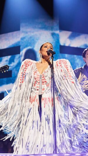 Élisapie Instagram - @elisapie, @jdutchermusic, and @morgantoneymusic took to the #JUNOS stage with a fantastic performance of “Uummati Attanarsimat”