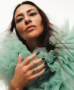 Élisapie Instagram - Derrière ces images pour « Inuktitut » de grands talents que je souhaite remercier chaleureusement. Artists, Designers, Photographer, Hair & Make-up artist, I’m so well surrounded, I’m lucky!

Nakurmiik, huge thanks to the wonderful photographer @leeorwild , the great @CarolyneDeBellefeuille for the art direction, Hair&Make Up & Magic! @juliecussonmakeupartist and the incredible @lathe for the styling!

and, here are the credits for each piece worn on the pictures:
1 Dress @camillie.david 
2 Dress @apierreolivier
3 Earrings: @anouapik Leather & Horse Hair Piece @morggan_jussaume 
4 Top: @antonioortegacouture
5 Dress @wiwa_blue
6 Jumpsuit @apierreolivier Heels @pleasershoes 💋•
•
•
•
#elisapie #inuktitut #inuk #inuit #albumcovershoot #indigenouswomen