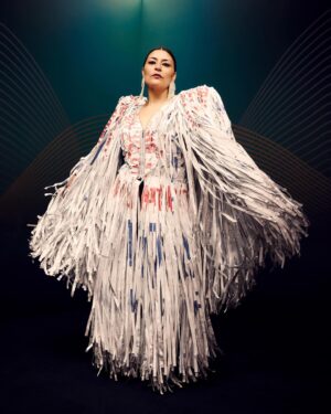 Élisapie Instagram - Nakurmiik @thejunoawards for this beautiful opportunity and for highlighting and celebrating ALL communities. Representation matters 🫶 Grande fierté de voir aujourd’hui autant de diversité à la 📺 
@jdutchermusic je t’aime. 
Morgan @morgantoneymusic it was a treat to share the stage with you and thank you for welcoming us to your beautiful Mi’kma’ki.
And Sarah @iamsalprosper_ 
Et @joegrassmusic always by my side.
Shoutout to the beautiful @anitalandback @jrs42 💜

Jacket : @coco.monnet & @ysosouth 
Earrings : @Anouapik 
Stylism : @sabrinadeslauriers 
HMU D.A : @juliecussonmakeupartist 
Makeup :  @makeupbyjordynn
Hair : @hairbycatherineb 
Photo : @oshane.howard / @socanmusic 💐💐💐•
•
•
•
#junoawards #halifax #elisapie #jeremydutcher #morgantoney #inuit #carolinemonnet #indigenouspeople #representaionmatters