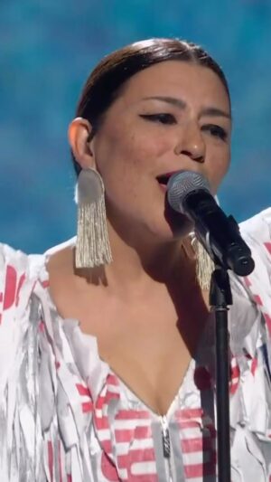 Élisapie Instagram - @jdutchermusic, @elisapie, @morgantoneymusic, and @iamsalprosper_ shared the stage for an incredibly moving performance.

#JUNOS #CanadianMusic #IndigenousMusic