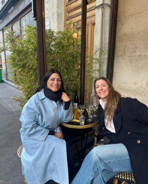 Élisapie Instagram - Loved loved every moment of this spring tour 🇫🇷 and Bruxelles. @afx_agency @livenationbe 🙏🏽 With these wonderful travel companions! Nakurmiik d’être venu nous voir! Commencer en force avec les Parisiens @cafedeladanse_paris et finir en beauté à Cognac @lesabattoirs16 ❤️🌈🥂•
•
•
•
#inuktitut #inuktituttour #elisapie #europeantour