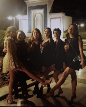 Elit İşcan Instagram - Bu güzelim elbiseyi yapan sevgili @raisavanessa, elbiseyi bana yakıştıran canım @hatisaslan, bizi bir araya getiren @hakanbahar0 ve @neslihandenizer ve tabi ki düğmemi ilikleyen bir tanecik @karabulutmiray ♥️ heyecanıma ortak olan herkese çok teşekkürler, iyi ki varsınız!✨✨✨ @peliniscan @nazlisiyok @gurceeroguz @gizembayiksel @tucyilmazz ♥️