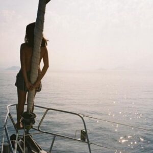 Elit İşcan Instagram - Behind the scenes 📷 @yavachev #analoguephotography #filmingonaboat 🎥#afloat @aslihanunaldi ♥️