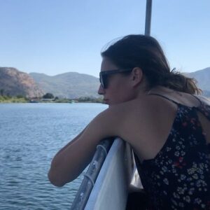 Elit İşcan Instagram - Aslıhan Ünaldı’nın yazıp yönettiği filmimiz “Suyun Üstü” @adanaaltinkozaff Adana Altın Koza Film Festivali Ulusal Yarışma bölümünde Türkiye prömiyerini yapacak. 🧜🏼‍♀️🧜🏼‍♀️🧜🏼‍♀️ Happy to announce that our film “Afloat” written and directed by @aslihanunaldi will have it’s Turkey premier in the national competition section of Adana Film Festival. #AdanaAltınKozaFilmFestivali #SuyunÜstü #Afloat