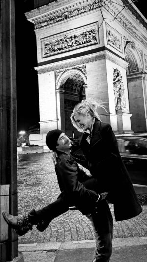 Eliza Coupe Instagram - The Actor & The Skater go to Paris 🖤🇫🇷

#love #paris #fromage