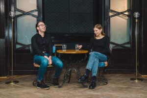 Eliza Rycembel Instagram - W czasach wolnych od koronawirusa miałam przyjemność spotkać się z @marrcin_radomski  na postoskarową rozmowę nie tylko o Bożym Ciele. Akurat tego dnia dobraliśmy się kolorami 🤷🏼‍♀️ @kinorozmowa  zapraszam do oglądania. I bardzo dziękuje ☺️ Zdjęcie zrobione przez @sylwiaolszewskafotografia 👈🏼🌞