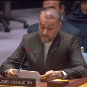 Elizabeth Amini Instagram - شرم بر بایدن احمق شرم بر رئیس سازمان ملل ، گرچه که نگاه و دهان اونها به عملکرد و صدای مردم داخل کشوره ، مردم فقط نشستید و غرغر میکنید و آه و حسرت میکشید ولی بوقت قیام ،ساکتیدوبه زندگی مضخرفِ مثلا عادی مشغولین ، ولی سکوت شماها جنایت علیه بشریته نه خودتون چون خودتون هرچی سرتون بیاد خودتون کردید ولی فرهنگ و سواد و انسانیت جوونها و نسل اینده که در حال نابود شدنه ، ایرانی که در حال خشک و تجزیه و فقیر شدنه ، مسئولش تویی توی خاکستری توی خاموش توی ترسو توی سرخوش باعادیسازی توی مثلا مسلمونِ از صدتا کافر نامسلمونتر !!!٫
#محمدقبادلوراکشتند
#ننگ_برقشرخاکستری 
#ننگ_برقشرخاموش_ایران 
.
#یازدهم_اسفنددرخانه_میمانم_من_رای_نمیدهم
#ایرانی_به_اجنبی_رای_نمیدهد 
#رای_بی_رای_برای_آزادی_ایران_عزیز 
#ایران_تنهایک_مسلمان_داردواوفاطمه_سپهری_است 
#جمهوری_تبهکار_اسلامی_دشمن_ایران_وایرانی 
#اسلام_مساوی_با_دروغ_و_جنایت 
#چشمتون_کورکه_بوقت_قیام_خاکستری_وخاموش_ماندید!!! 
#نه_به_جمهوری_اسلامی👎 
#مرگ_باعزت_بهتر_از_زندگی_باذلت_است 
#جمهوری_فاسداسلامی_نابودبایدگردد
#فقروفسادواعتیادسوغات_جمهوری_اسلامی
#لعنت_بر_جمهوری_فاشیستی_اسلامی_و_طرفداران_مزدورش 
#مرگ_برشورشیان_۵۷ 
#مرگ_بر_اصل_ولايت_فقيه 
#زن_زندگی_آزادی 
#الیزابت_امینی
‏#elizabethamini_iranianactress 
‏#woman_life_freedom 
‏#mahsaamini 
‏#we_hate_islamic_regime 
‏#down_with_khamenei
#irgcterrorists
#humanrights 
#shame_on_president
