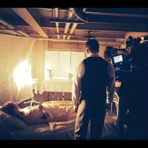Elizabeth Blackmore Instagram - A little #fbf from ep 3 of season 7. Im pretty sure I’m genuinely asleep while @toddjlasance is being his evil best. This photo is from the @anniewersching collection. Annie was amazing at taking behind the scenes pictures, unlike me who always leaves my phone god knows where.