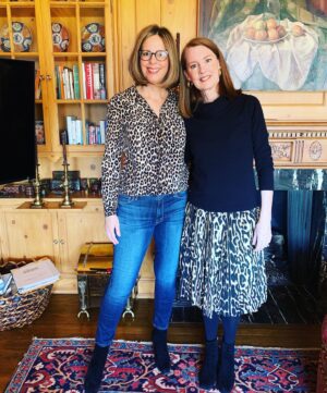 Elizabeth Craft Instagram - Happy National Sibling Day to @gretchenrubin who is the only person I ever match clothes with. Also— please watch an all new episode of Fantasy Island on FOX tonight!!