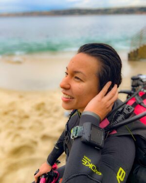 Elizabeth Frances Instagram - Starting the new year in my fave place..the ocean 🌊 ...and in my fave color pink 😂😂
⏰: @deepbludivers (this dive watch is amazing!!) #girlsthatscuba #scubadiving #lajollacove #prettyinpink