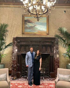 Elizabeth Hales Instagram - So excited to have joined other @televisionacad members for the first #Emmy viewing party LIVE!  Thank you to @iambradyhales for accompanying me ❤️
 
Big wins for #TedLasso #TheCrown and #MareofEastown. So inspired by #jasonsudekis #katewinslet #tobiasmenzies #gilliananderson and so many amazing performers, all deserving of awards. 

From my vintage closet, I finally got to wear my 1940s cocktail dress. Thank you to @katiebeauty_ for glam makeup 🙏
.
.
.
.
.
.
.
.

#television #emmys #emmyawards #televisionacademy #awards #redcarpet #redcarpetfashion #hollywood #celebration #actorslife #emmy #awardshow #jonathanclub #vintagedress #actors #actress #awardseason #1940s #1940eveninggown #1940sfashion #nighttoremember❤️