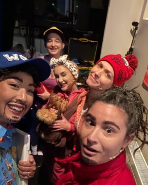 Elizabeth Ho Instagram - I steal…

- backstage antics
- leave your phone back stage, I will haunt it
- greyfriar’s Bobby
- my fav illustration of Bobby
- Edinburgh books
- preshow
- post show
- 5 ⭐️ from guardian
- Courtney the cat helping us rehearse for bbc radio
- our favorite toddler thief