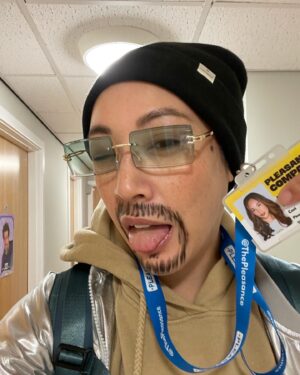 Elizabeth Ho Instagram - More Edinburgh fringe @chriskirkpatrickmasmusical magic 🪄 

1: first walk on the meadows
2: our airport pick up
3: first pizza party with everyone reunited
4: our poster in the wild
5: rehearsing bbs
6: meal break
7: preview Joey 
8: Finale 
9: Wig Bucket roll call
10: Spotted another poster in the wild