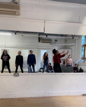 Elizabeth Ho Instagram - More Edinburgh fringe @chriskirkpatrickmasmusical magic 🪄 

1: first walk on the meadows
2: our airport pick up
3: first pizza party with everyone reunited
4: our poster in the wild
5: rehearsing bbs
6: meal break
7: preview Joey 
8: Finale 
9: Wig Bucket roll call
10: Spotted another poster in the wild