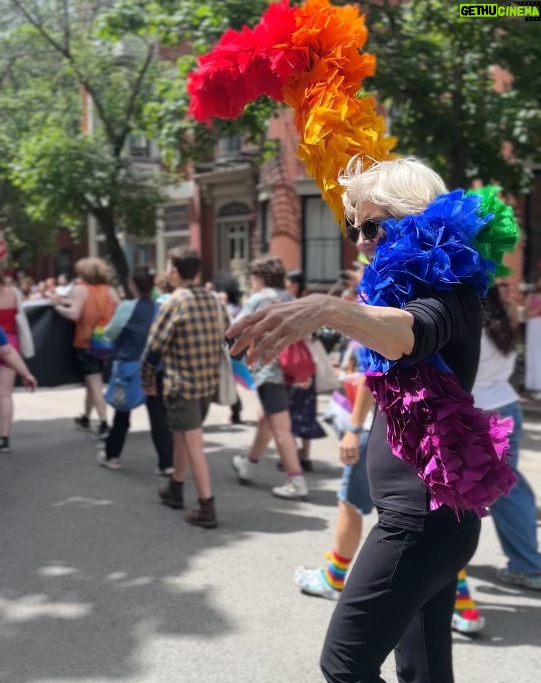 Elizabeth Warren - 96.6K Likes - Happy #Pride! I was very glad to join @bagly_inc (with my new boa) for the Boston Pride Parade, and I'll always fight for full LGBTQ equality.