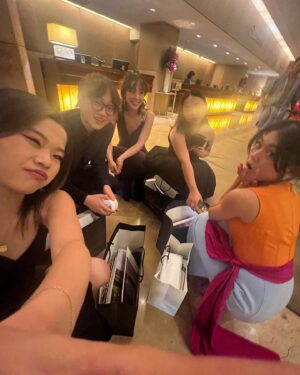 Ella Jay Basco Instagram - kids table was lit this year👯‍♀️

thank you so much @unforgettablegala for throwing another amazing gala this year. i swear they just get better and better! and most importantly i loved seeing all my cute little friends heehee💗🤭