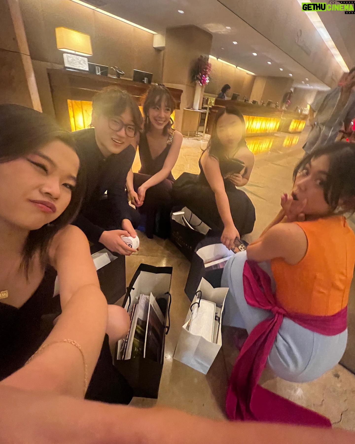 Ella Jay Basco - 1.5K Likes - kids table was lit this year👯♀️
thank you so much @unforgettablegala for throwing another amazing gala this year. i swear they just get better and better! and most importantly i loved seeing all my cute little friends heehee💗🤭