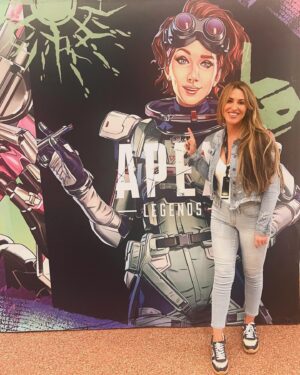 Elle Newlands Instagram - I had such a fun filled and action packed weekend at ALGS Split 1 Playoffs, that I forgot to take photos but here are a few highlights from other people’s cameras from Saturday and Sunday. Words can’t express how much I love being part of the Apex community and how much I adore the people in it. I am a lucky wee lassie ❤️

PS There are more group shots and official cast and crew group photos on the way! There are so many! A lot of fun was had and I’m exhausted 🫶🏻

@playapex 
#algs 
#apexlegends 
#horizonapexlegends

@shahinpdx 
@karimcheeseg 
@spideytiff 
@johnnyyoung_115 
@annawillgram