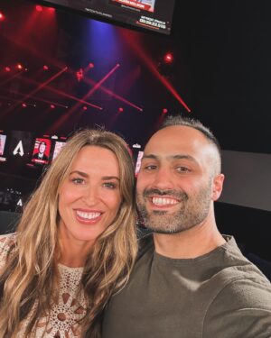 Elle Newlands Instagram - I had such a fun filled and action packed weekend at ALGS Split 1 Playoffs, that I forgot to take photos but here are a few highlights from other people’s cameras from Saturday and Sunday. Words can’t express how much I love being part of the Apex community and how much I adore the people in it. I am a lucky wee lassie ❤️

PS There are more group shots and official cast and crew group photos on the way! There are so many! A lot of fun was had and I’m exhausted 🫶🏻

@playapex 
#algs 
#apexlegends 
#horizonapexlegends

@shahinpdx 
@karimcheeseg 
@spideytiff 
@johnnyyoung_115 
@annawillgram