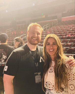 Elle Newlands Instagram - I had such a fun filled and action packed weekend at ALGS Split 1 Playoffs, that I forgot to take photos but here are a few highlights from other people’s cameras from Saturday and Sunday. Words can’t express how much I love being part of the Apex community and how much I adore the people in it. I am a lucky wee lassie ❤️

PS There are more group shots and official cast and crew group photos on the way! There are so many! A lot of fun was had and I’m exhausted 🫶🏻

@playapex 
#algs 
#apexlegends 
#horizonapexlegends

@shahinpdx 
@karimcheeseg 
@spideytiff 
@johnnyyoung_115 
@annawillgram