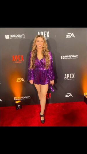 Elle Newlands Instagram - Best job, best week! Thank you @respawn @playapex for bringing the good humans into my life 
❤️✨

#apexlegends