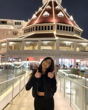 Elle Paris Legaspi Instagram - 22 days till christmas😋