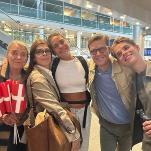 Ellen Hillingsø Instagram - Åhhhhhhh ENDELIG hjemme, tak……🙏🙏😅🥹♥️ @annacastenskiold ………….#velkomstentourage