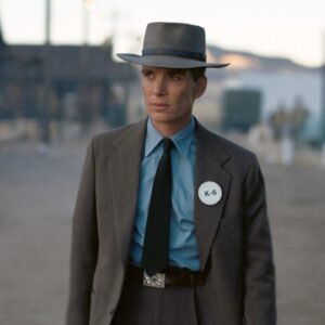 Ellen Mirojnick Instagram - In an exclusive @theartofcostume conversation with Oppenheimer costume designer Ellen Mirojnick - @byellenm , we explore the intricate details and thoughtful choices behind the Oppenheimer costumes that transport us to the pivotal era of J. Robert Oppenheimer and his associates ⚛️🧵 Mirojnick’s insights reveal the depth of her research, her collaboration with an exceptional team including Christopher Nolan and Emma Thomas, and the subtle nuances in costume design that make Oppenheimer not just a period piece, but a powerful and emotionally resonant cinematic experience.

For the full interview, head to TheArtofCostume.com or follow the link in our bio!

📖: Written and Edited by @hautespencer 
📸: Melinda Sue Gordon/Universal Pictures © Universal Pictures. All Rights Reserved.
———
#oppenheimer #theartofcostume #costumedesign #costumedesigner #oppenheimermovie #christophernolan #cillianmurphy #emilyblunt #florencepugh #periodcostume #ellenmirojnick #costumedesignersguild #nakedwithoutus