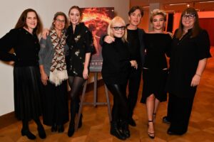 Ellen Mirojnick Instagram - #london🇬🇧 fun night @bafta and @oppenheimermovie with #cillianmurphy #emilyblunt @florencepugh @jamiedornan and the WomenofOppenheimer @jenlame1 @jamieleigh.hair #luisaabel & me