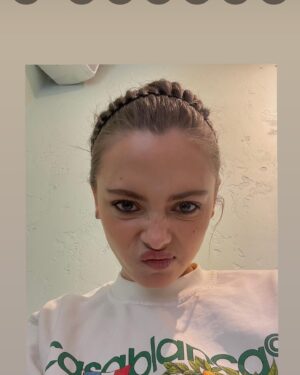 Elli Rhiannon Müller Osborne Instagram - to store pizza ⁉️⁉️