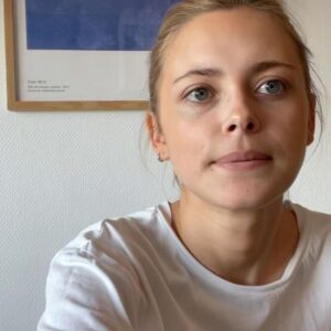 Elli Rhiannon Müller Osborne Instagram - to store pizza ⁉️⁉️
