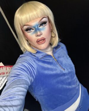 Ellie Diamond Instagram - I’m the bubble gum princess Vi0leT Be@uR3GaRD!!! 🫧 
-
@baileyjmills99
