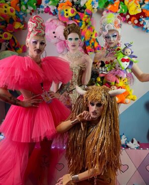 Ellie Diamond Instagram - DRAG CON PT.1 🧸🎀👛🌸🏩💕💞 
-
Thank you to everyone who came to visit the toy machine over the weekend this dress and booth was a lot of fun to create and bring to life! #madebyme 
-
This dress was inspired by a gorgeous shop I visited while in Australia (swipe to the last pic) @tibbsandbones