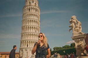 Ellie Duckles Instagram - Pisa throwback for my special gal’s bday wot wooott😜
Lub u @eolandediaz!!